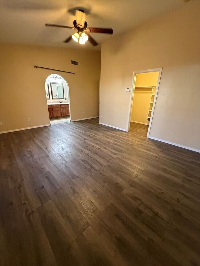 Building Photo - House For rent