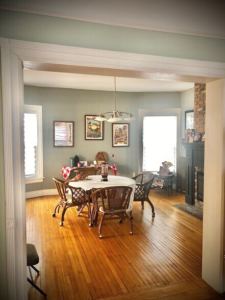 Building Photo - 24 Brantford Pl