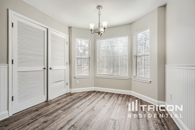 Building Photo - 4550 Talon Way