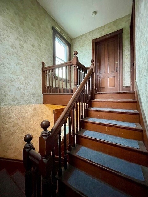 Building Photo - 209 Sterling St