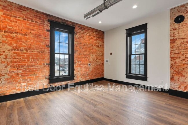 Building Photo - 530 1/2 N Columbus St