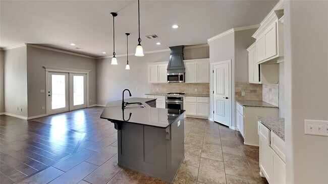 Building Photo - 5720 St James Pl