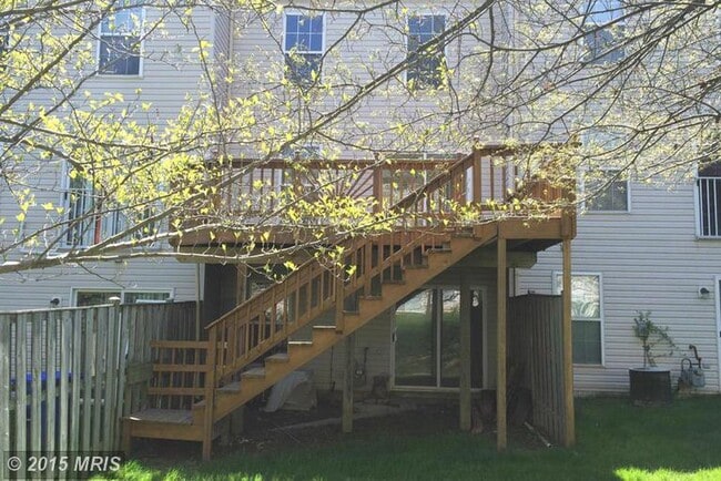 Building Photo - A spacious three bedroom, two and one half...