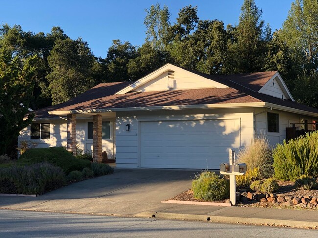 Primary Photo - Charming 3bd/2ba in Oakmont's 55+ Adult Co...