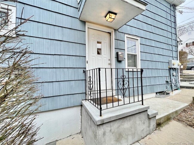 Building Photo - 90 Highview Ave