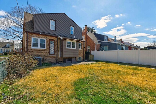 Building Photo - 1644 N 73rd Ct