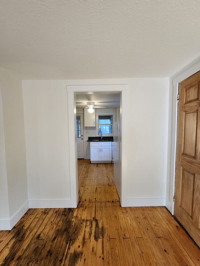 Building Photo - Charming Cottage-Black Mountain