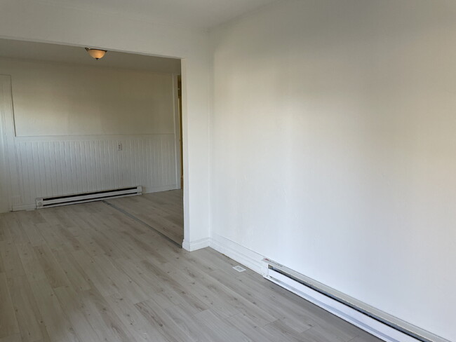 Building Photo - 3 bed 1 bath ground level apartment with n...