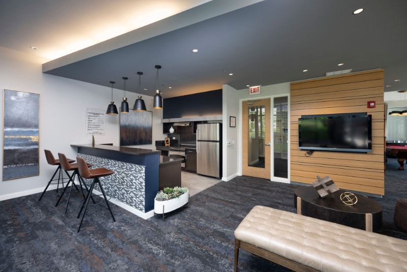 Building Photo - 180 W Lake St