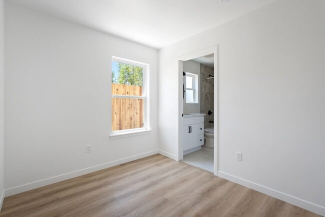 Building Photo - AVAILABLE FOR 2026-2027 SCHOOL YEAR...14 B...