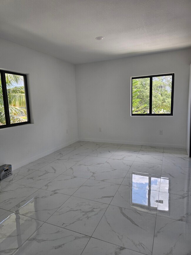 Building Photo - 1101 NW 105th St