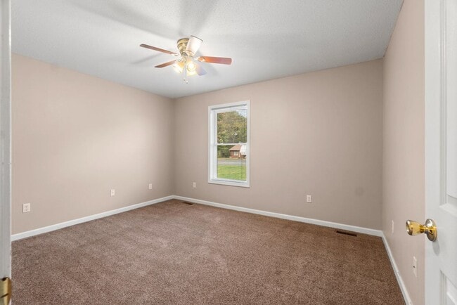 Building Photo - Comanche 124/130