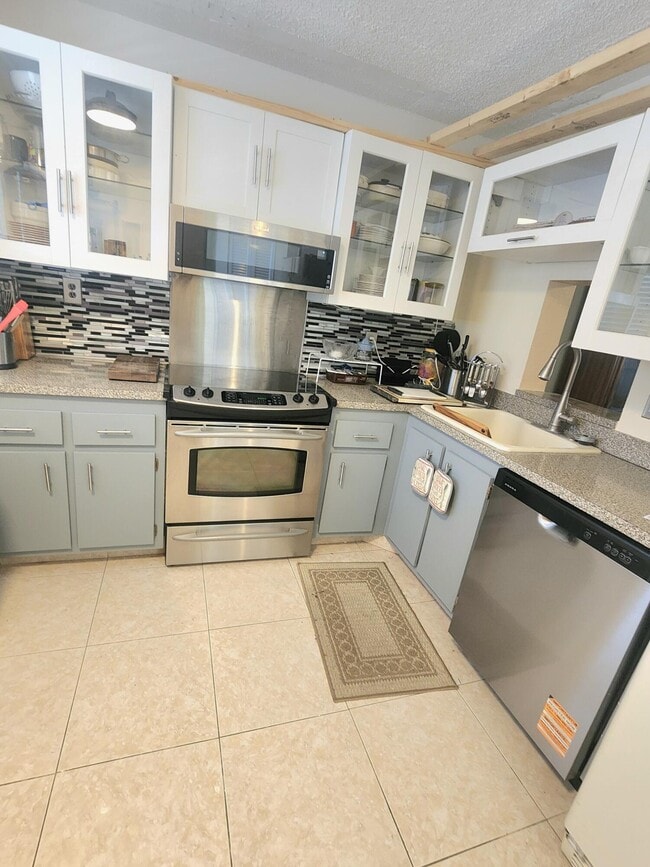 Building Photo - 3959 Via Poinciana