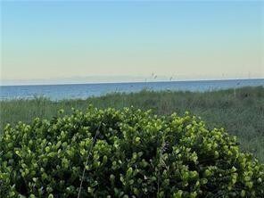 Building Photo - 4564 El Mar Dr