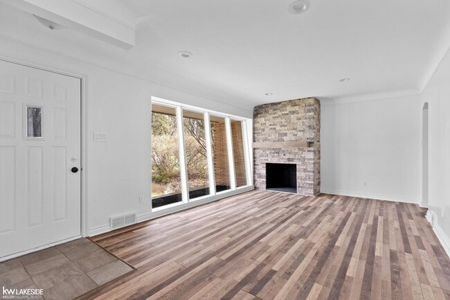 Building Photo - 21820 Drexel St