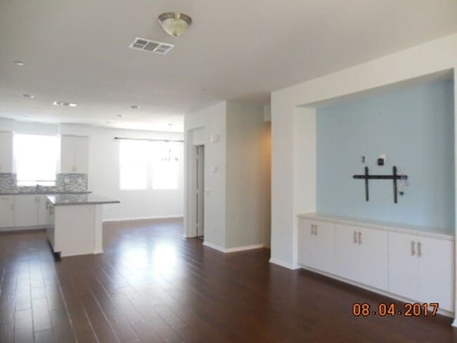 Building Photo - 3BD 2.5BA 2CAR Garage