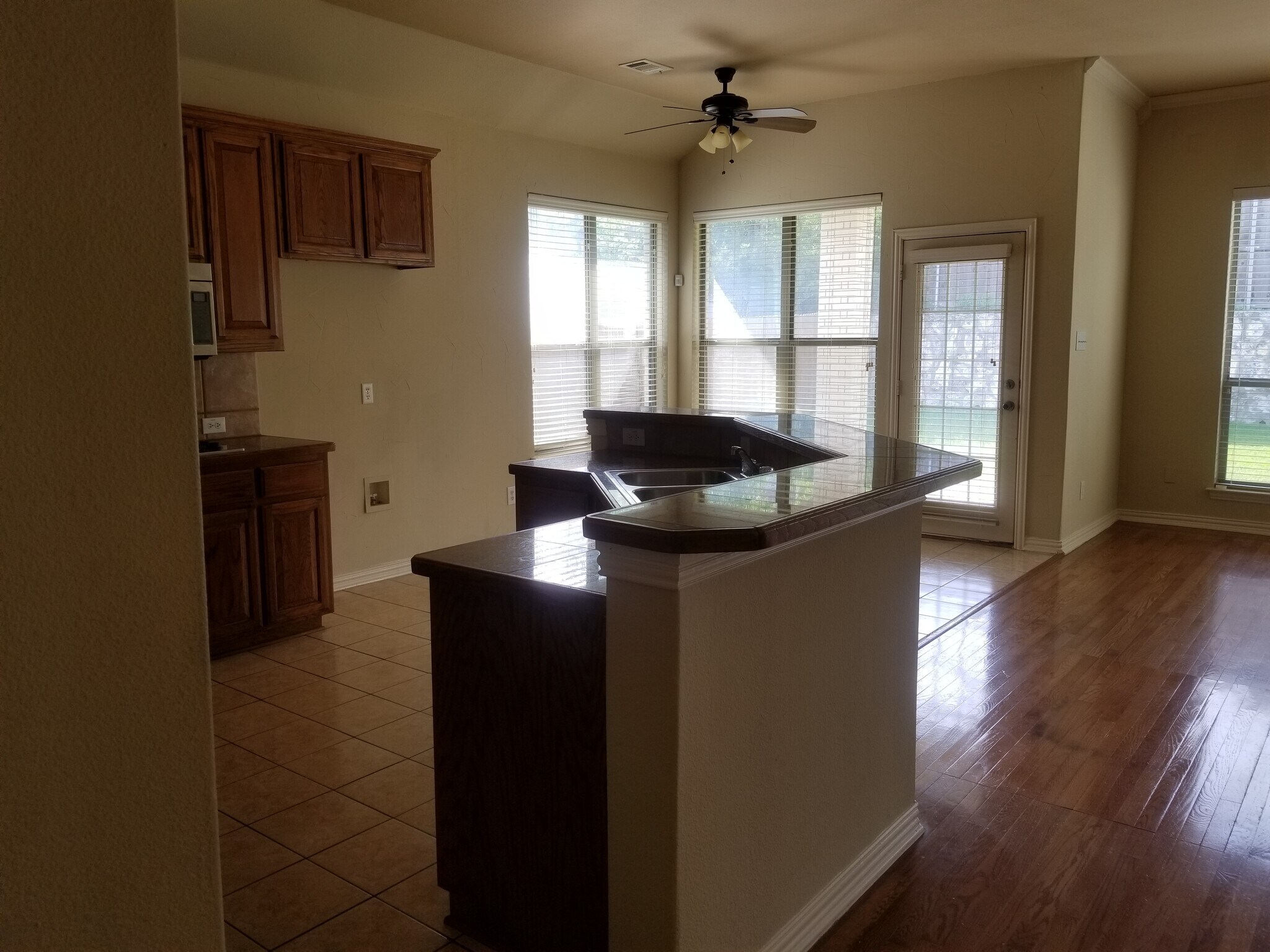 Building Photo - 552 Palomino Way