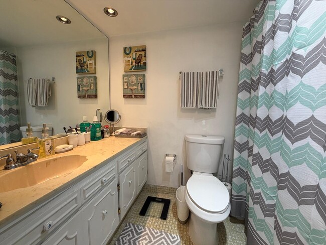 Building Photo - 3051 N Course Dr