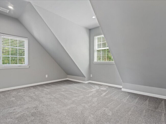 Building Photo - 910 Villa Chanticleer Rd