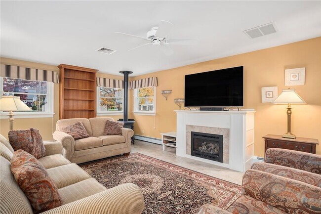 Building Photo - 14 Betty Hill Rd