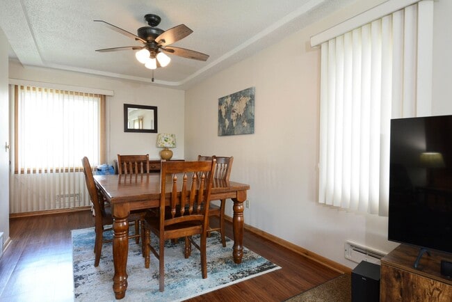 Building Photo - Charming 3 Bed, 1.5 Bath Home in Richfield – Private Yard, Garage & Prime Twin Cities Access