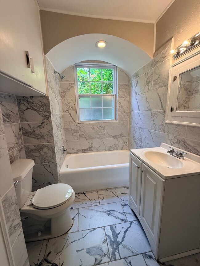 Building Photo - For Rent- 3 Bedrooms, 1 bath