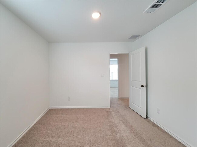 Building Photo - 166 Longhorn Run Dr