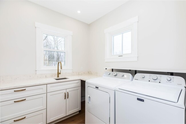 Building Photo - 539 Portsmouth Ave