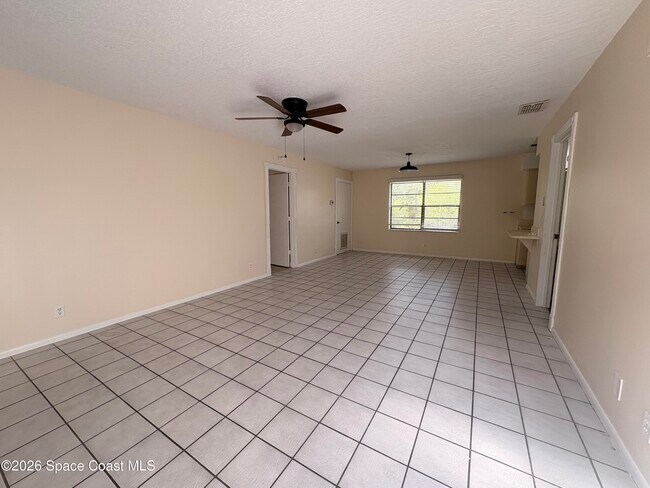 Building Photo - 2000 Agora Cir SE