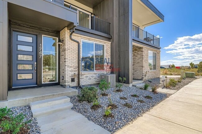 Building Photo - 1747 Peak Lp