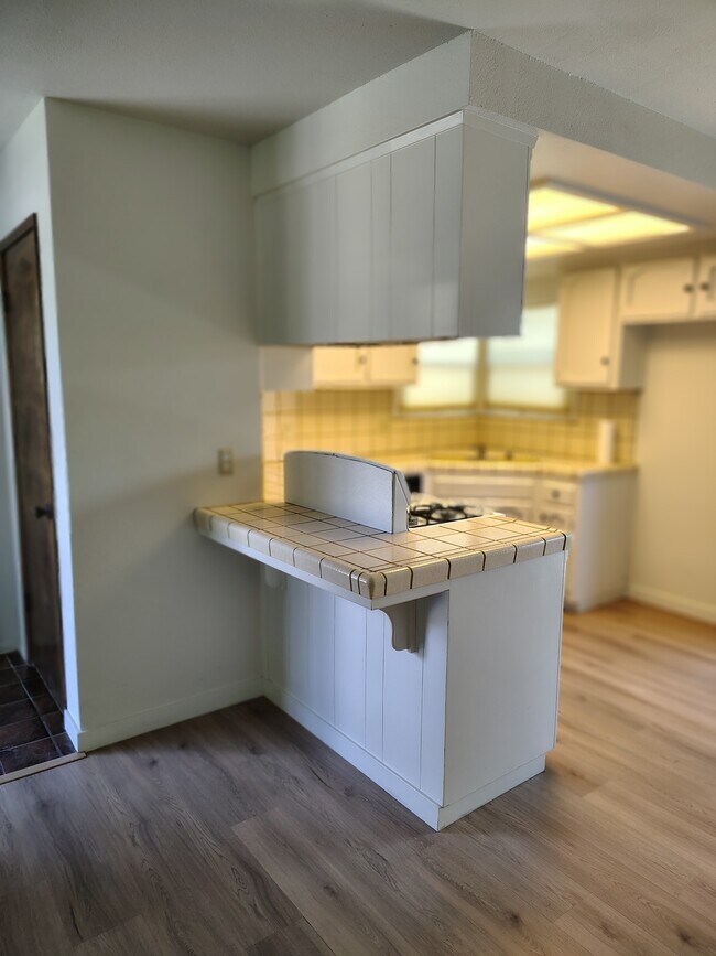 Dining Bar - 1100 S Edison St