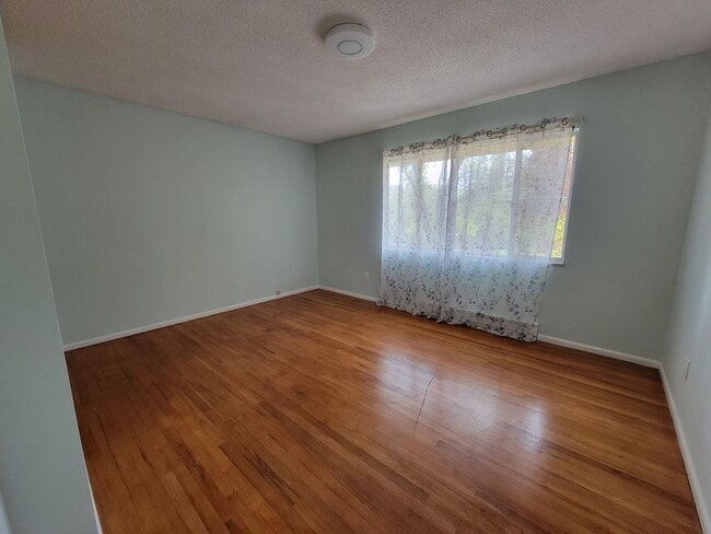 Building Photo - Nice Home Near Weaverville!!
