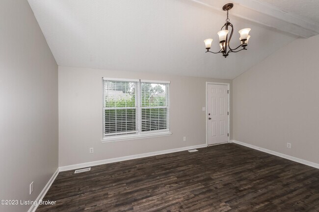 Building Photo - 523 River Oaks Dr