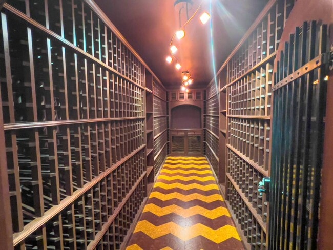 Building Photo - 118 Water Mill Towd Rd