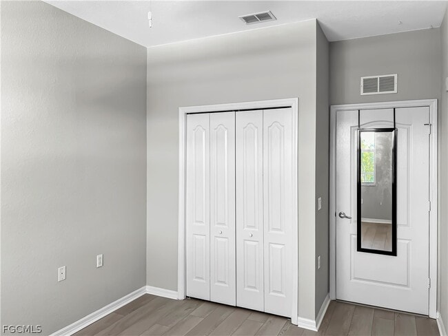 Building Photo - 8550 Kingbird Loop