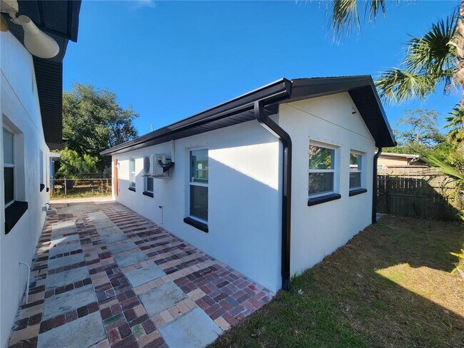 Building Photo - 4119 W Nassau St