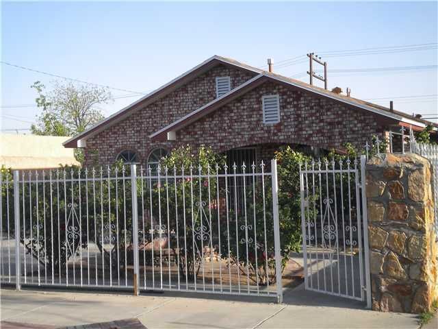 Building Photo - 3026 Douglas Ave