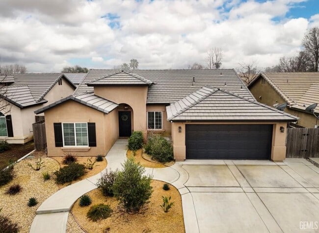 Building Photo - Gorgeous Move-In Ready Home by Frontier High School