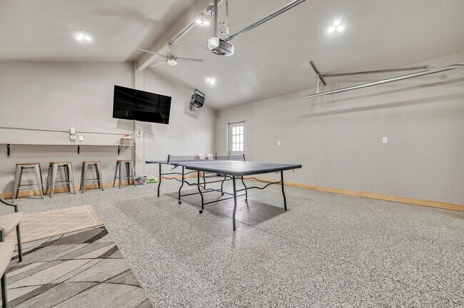 Building Photo - 2803 Sportsmans Dr