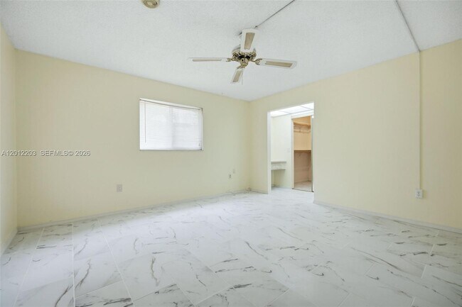 Building Photo - 920 NW 92nd Ave