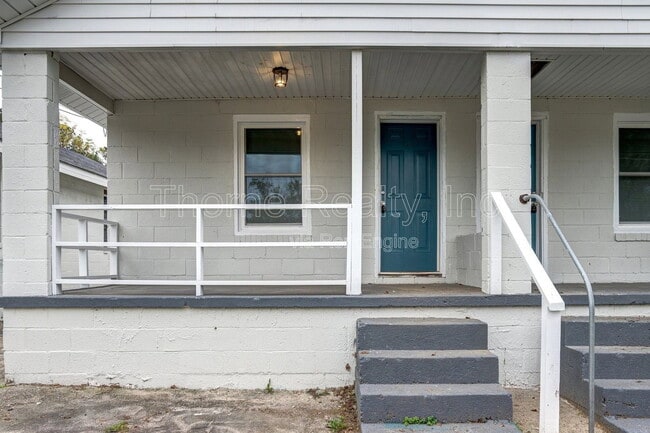 Building Photo - 1504 Coleman St SE