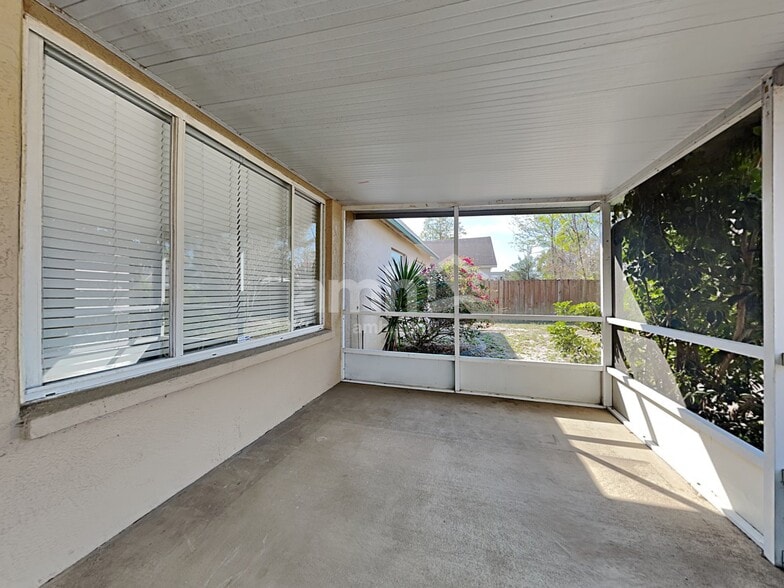 Building Photo - 10527 Juliano Dr