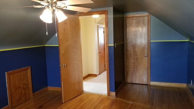 Building Photo - CHECK ME OUT!  3 Bedrooms, 2 Full Baths, B...