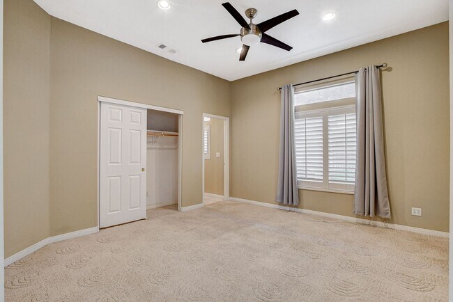Building Photo - 5 BDR/ 4.5 BTH, Triple Master Home including pool & spa!