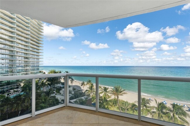 Building Photo - 18911 Collins Ave