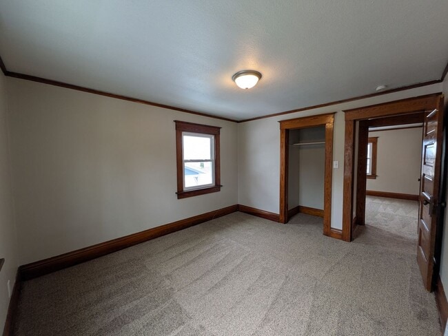 Building Photo - Large 4 Bedroom Home with Garage, Deck, & Fence!