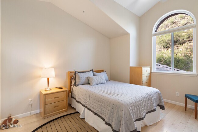 Building Photo - 126 W North Ln