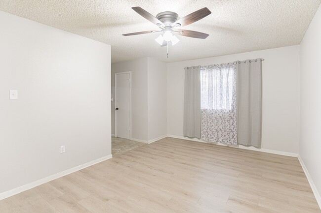 Building Photo - 2135 Whiteback Dr