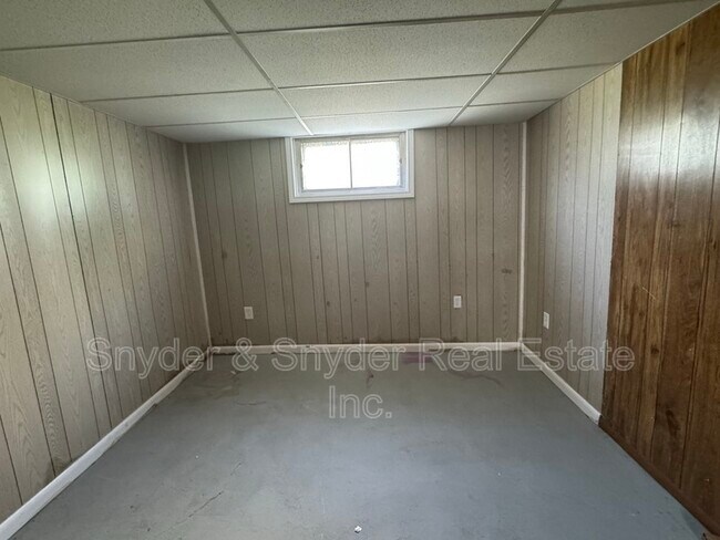 Building Photo - 349 St Leger Ave