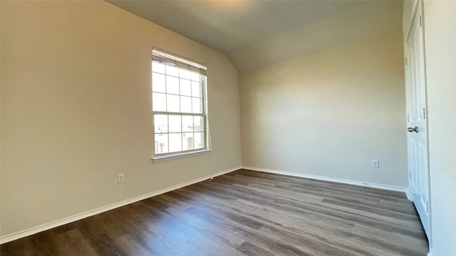Building Photo - 1510 Alamandine Ave